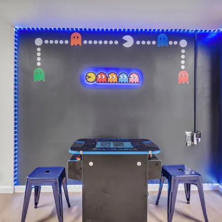 Game Room.Bar.Firepit.Renovated & Modern Retreat!