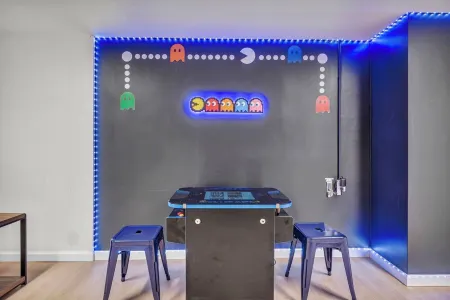 Game Room.Bar.Firepit.Renovated & Modern Retreat! Отели в г. Берея