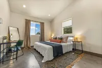 6 Person Hot Tub Spa, Amazing Mountain Views, Remote Nature Getaway For Families