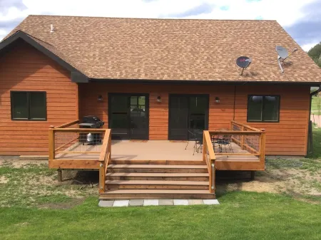 Newer Modern Lodge! Central Black Hills, 4 Bdrms/2 Baths-15 Min. to Mt. Rushmore