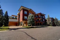 Riverfront Condo with Amazing Ski Slope Views overlooking the Fraser River!