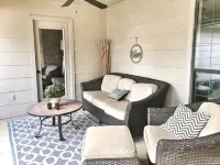 Large 3 bed/2 bath luxury home in central location!