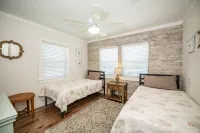 "THE TEXICAN" - Beautiful, Waterfront Home on Caney Creek