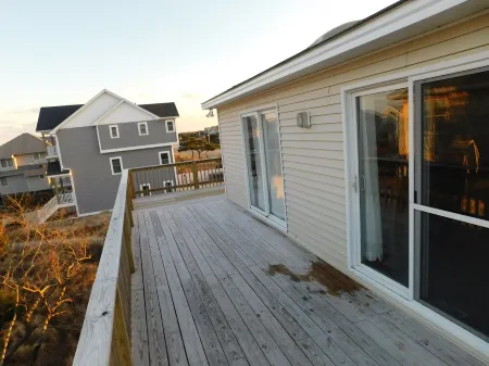 Oceanside with Ocean View and Comfort!