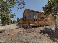 Spacious 4Br Cabin Near Zion · Stargazing Deck, Trails, Pool Table & Family Fun Hotels in Kane County