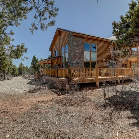 Spacious 4Br Cabin Near Zion · Stargazing Deck, Trails, Pool Table & Family Fun