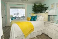 Million Dollar Oceanfront View - Pristine Condo - Top Floor - Large Deck! - 3성급