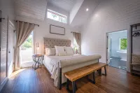 Pretty in the Pines - Best Location Luxurious Couples Cabin - Broken Bow, OK