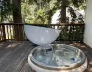 Beautiful, Open, Light Filled Home Close to University of Oregon Campus.