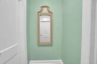 Cozy Green Haven, 1BR Flat Minutes from Downtown