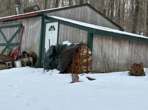 Ohio Cabin near Amish Country Pro Football HOF Hiking trails Near lake Fire Pit. Hotels in Carroll County