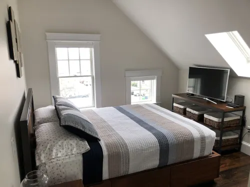 Gorgeous Luxury 2bd/2ba/2pkg Townhome with Spectacular Deck and View!!!