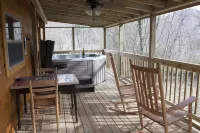 Romantic Cabin at Beautiful Lake Lure!