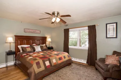 Family Home w/ Grill & Large Yard, Near Downtown Glenwood Springs! Dog Friendly! The Hideout at Glenwood Springs 주변 호텔