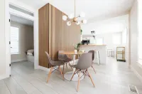 Arianna's Modern Makeover [5 Beds 2 Baths]