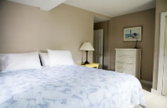 Private, 1st Floor Cottage, 5 Minute Walk to Beach- Perfect for Families!