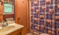 JOYFUL MEMORY ~ HOT TUB ~ ONLY 6 MILES FROM THE MAIN STRIP