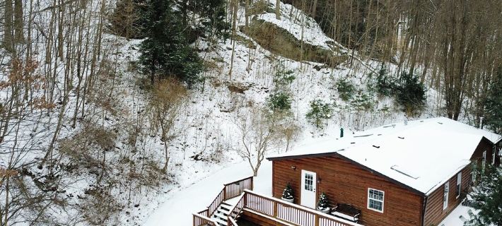 Hocking Hills Cabin- private hot tub, hiking trail, caves, fire pit, pool table Hoteles en Condado de Hocking