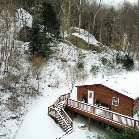Hocking Hills Cabin- private hot tub, hiking trail, caves, fire pit, pool table