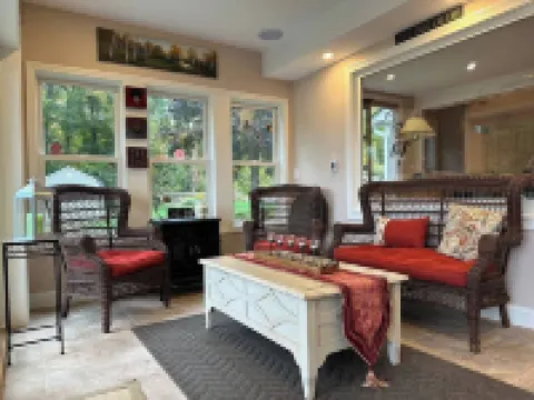 Waterfront Oasis~Pool Table~Deck~Dock~Garage ドーバーのホテル