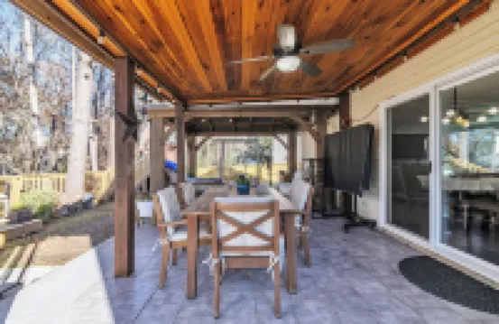 HOT TUB! Renovated, Sleeps 6, pets OK! Close to everything 霍利斯普林斯酒店