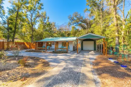 Pelican's Nest: by Downtown /Beach /Airport /Base