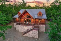 Family Retreat, 3 King Suites, Wine, Playground, Hot Tub, Fire Pit, Private!