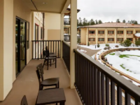 ホリデイ イン リゾート ザ スクワイア アット グランドキャニオン by IHG タサヤンのホテル