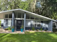 Yankeetown, Waterfront, Pet Friendly, 6 People, Floating Dock, Pool Table. Hotels in Inglis