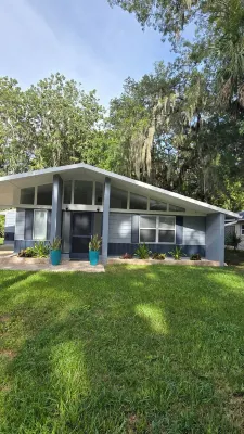 Withlacoochee River, Boat Dock Available, Pet Friendly, 5 People.