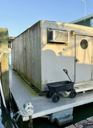 6 Man Beer Can Venice Marina Front Row Ice, Wifi, & W/D Great Camp