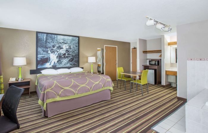 Super 8 by Wyndham Brookings