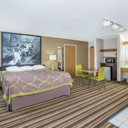 Super 8 by Wyndham Brookings