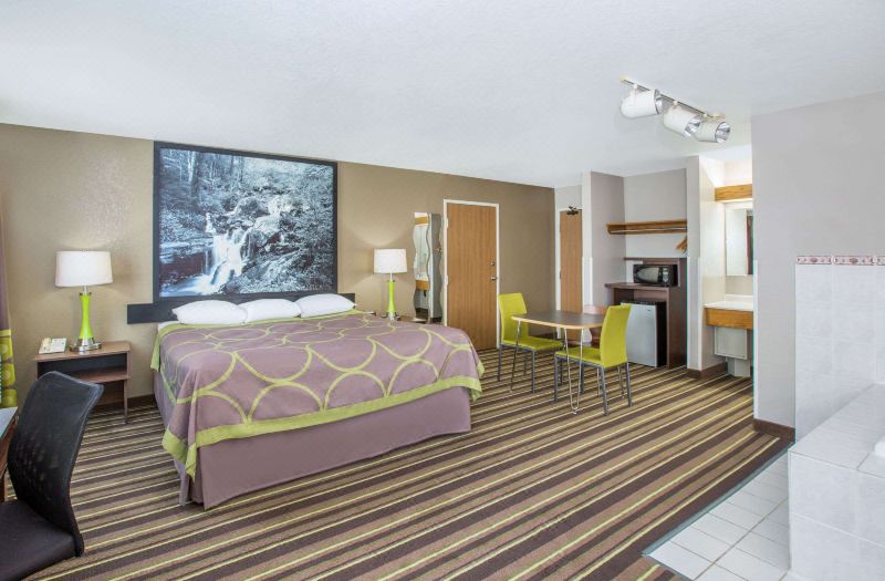 Super 8 by Wyndham Brookings