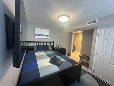 The Bangor D.C., Cozy Basement Apartment w/Kitchen Отели в г. 