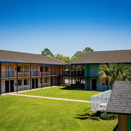 Super 8 by Wyndham Biloxi
