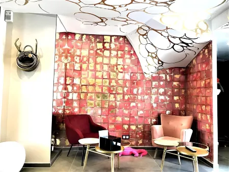 Le Glam's Hotel Отели рядом с достопримечательностью «Катакомбы Парижа»