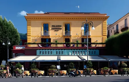 Palazzo Jannuzzi Relais Отели рядом с достопримечательностью «Bagni della Regina Giovanna»