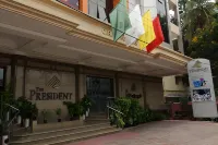 The President Hotel Hoteles cerca de Art of Living International Center