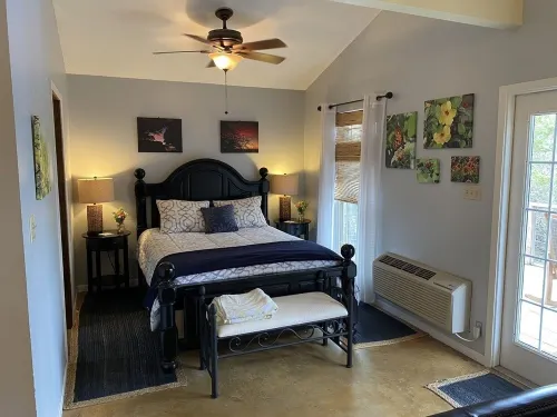 Cozy Cottage with Private pool, Private Hot Tub and Internet