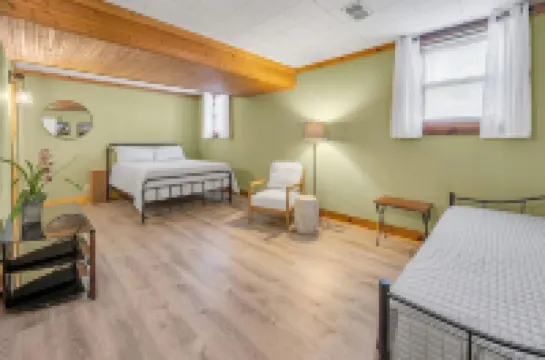 Cozy cabin in the heart of horse country Hotels in Woodford County