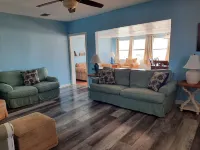 Tranquil 2-bedroom beach house - bungalow in Panama City with WiFi, AC