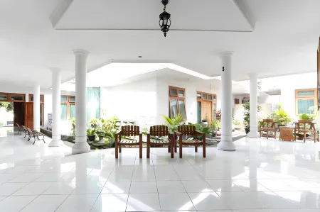 RedDoorz Syariah Near Alun Alun Magelang Bayeman