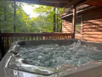 Lakeside Cabin: Private Dock - Canoe & Kayaks - HotTub -PetFriendly -Arcade Game