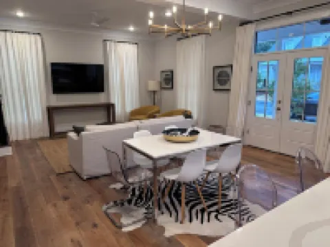 Top Rated home in Starkvegas for a game day experience!! 3 Min from campus!