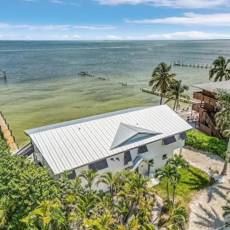 Oceanfront Multi-Family Retreat // 4 Bed, 4.5 Bath // 2 Fully Equipped Kitchens!