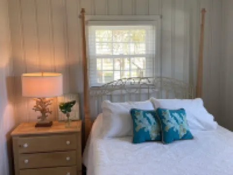 The WATERFRONT Boathouse Cabin! Hotels in Stump Sound