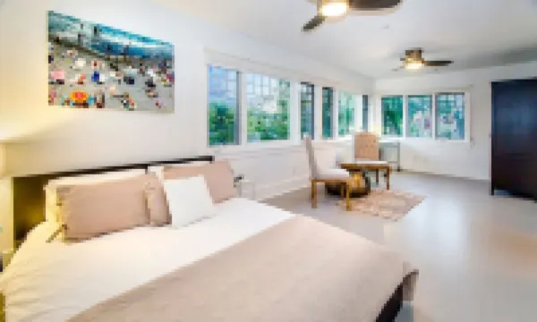 Bright, Spacious & Charming Beach House Steps from Ocean