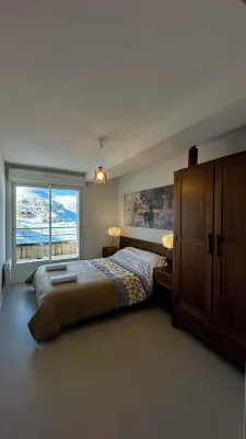 Apartment with balcony 150m from the slopes Hotels in Arette