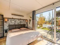 Hôtel'o 3 - l'Ibis Rouge